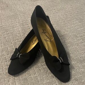 Elegant Podeswa Black Bow Low Heel dress shoes